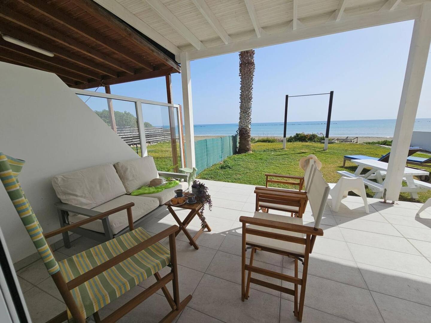 Ammos Beachfront Villa Paradise Larnaka Exterior foto