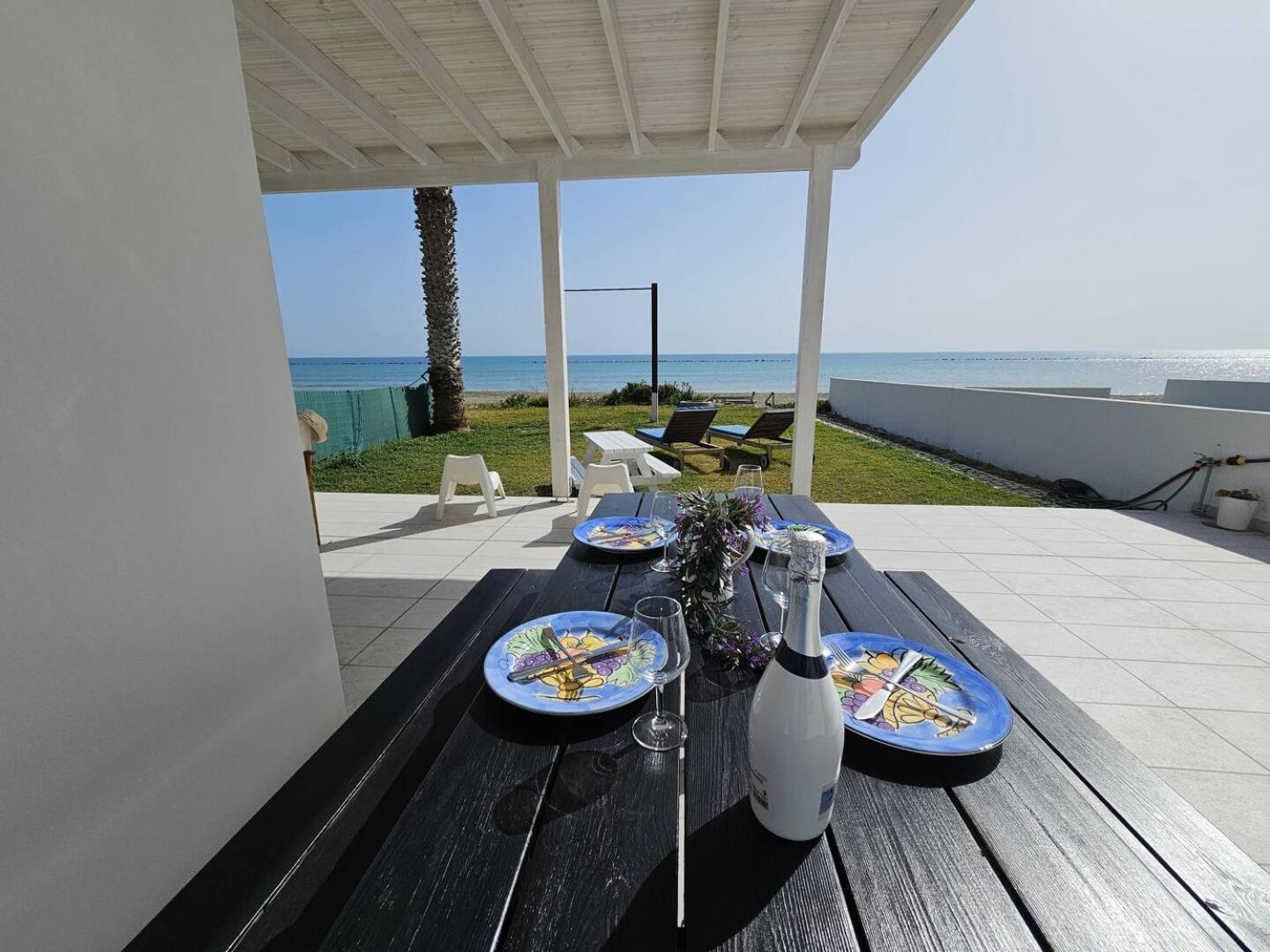 Ammos Beachfront Villa Paradise Larnaka Exterior foto