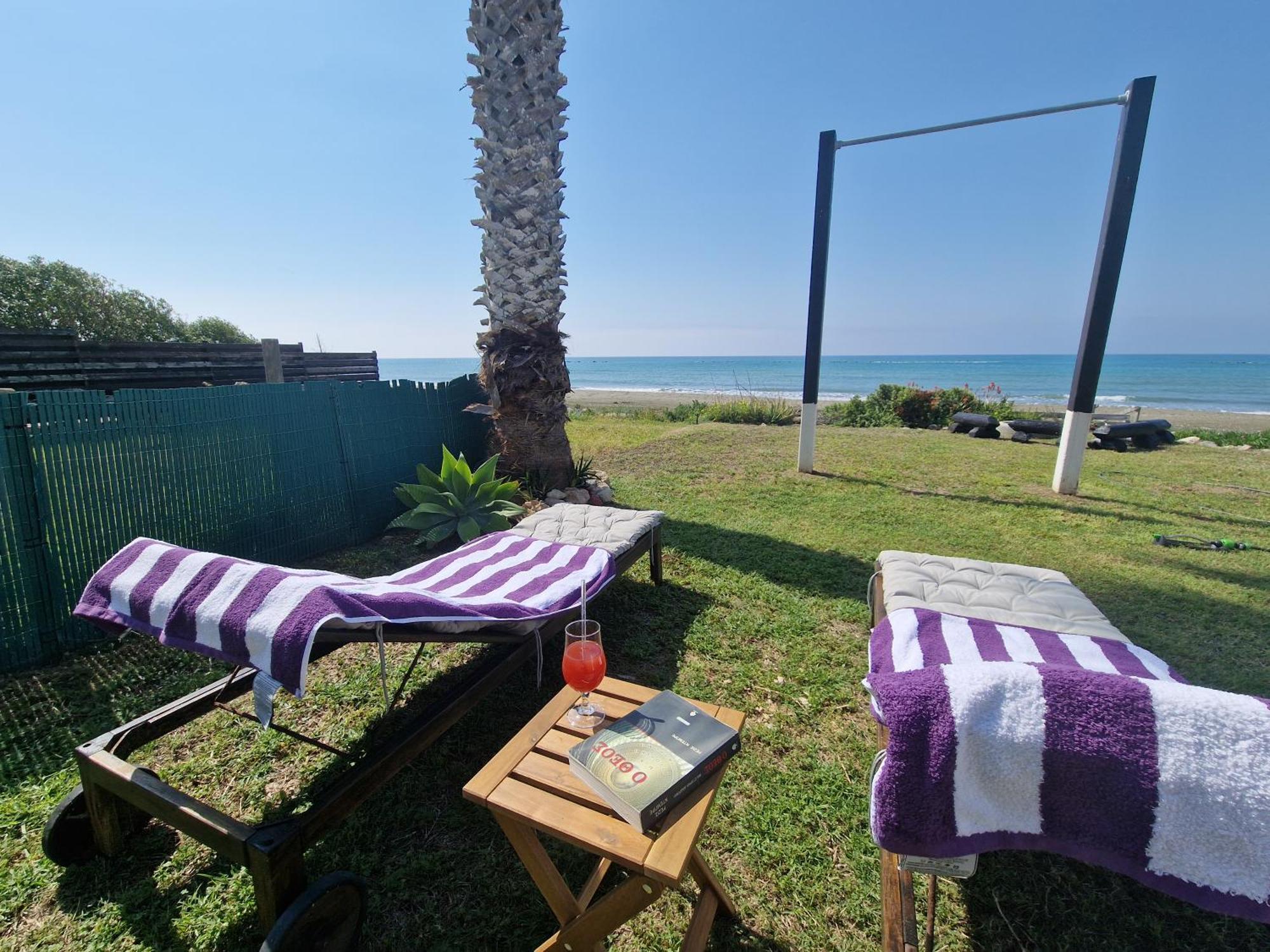 Ammos Beachfront Villa Paradise Larnaka Exterior foto