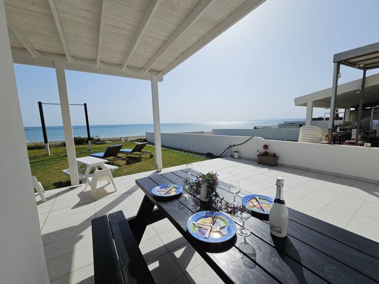 Ammos Beachfront Villa Paradise Larnaka Exterior foto