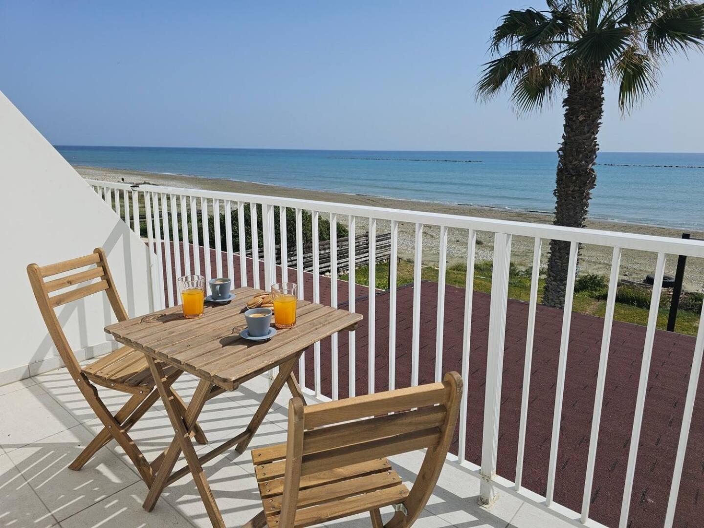 Ammos Beachfront Villa Paradise Larnaka Exterior foto
